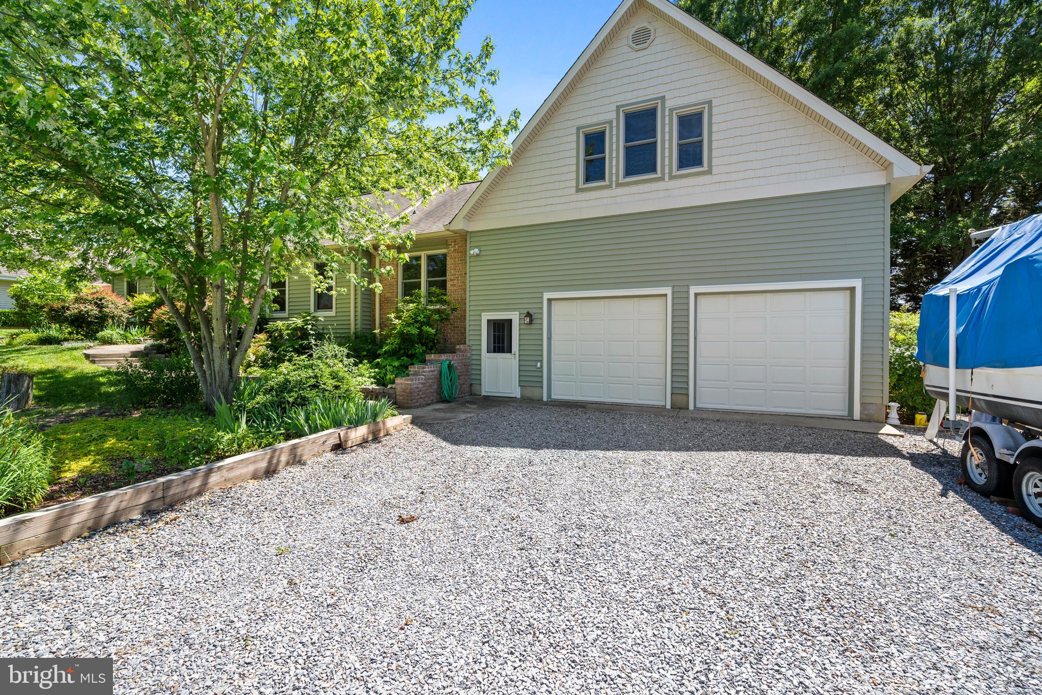 13555 South View Road Newburg, MD 20664 - Photo 5 of 74 Exterior - 2 car garage