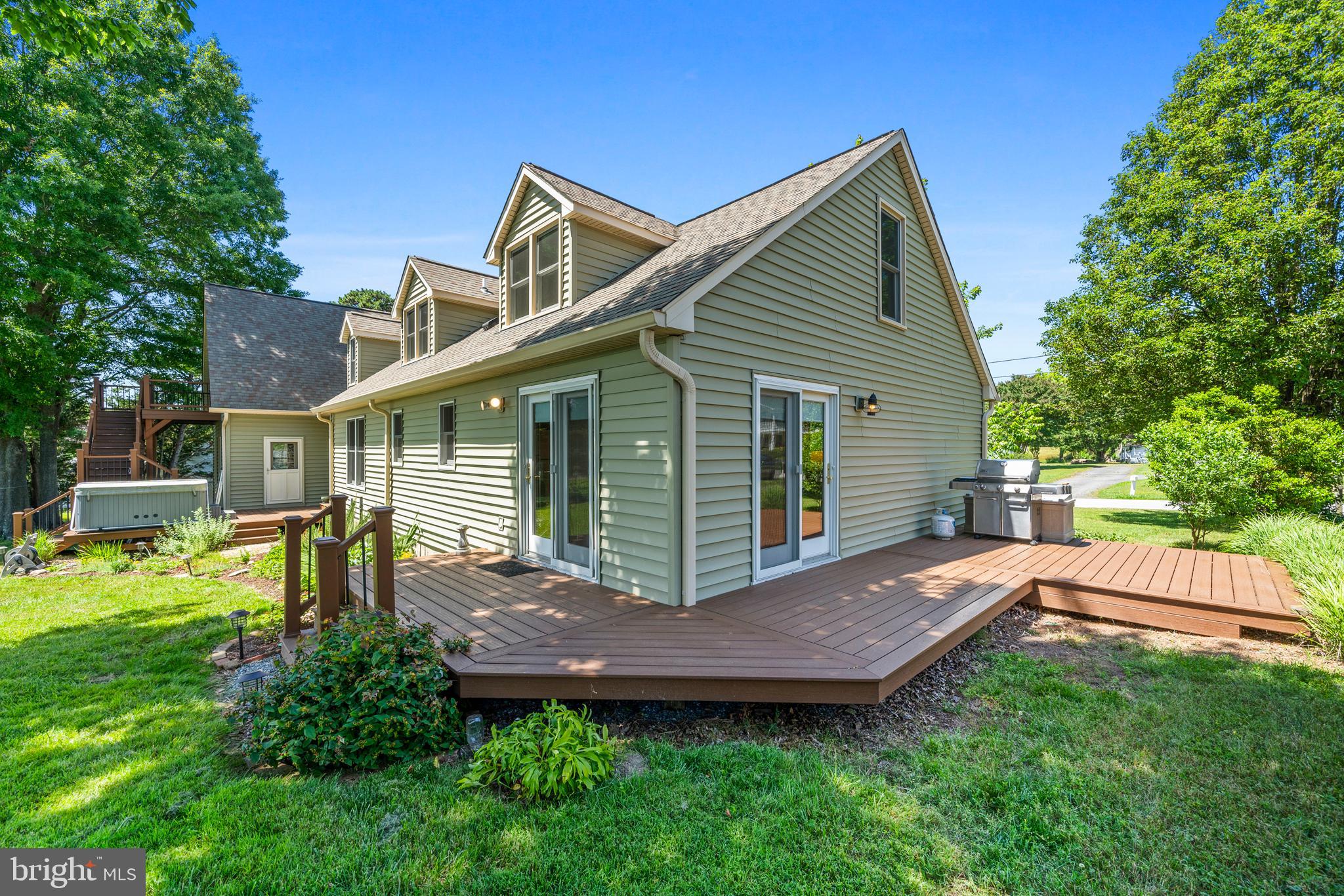 13555 South View Road Newburg, MD 20664 - Photo 53 of 74 Wrap around deck