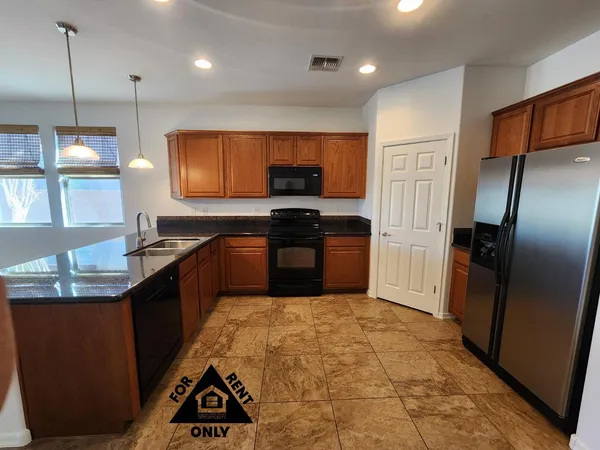 $2,200 | 7239 North 89th Drive, Glendale, AZ 85305