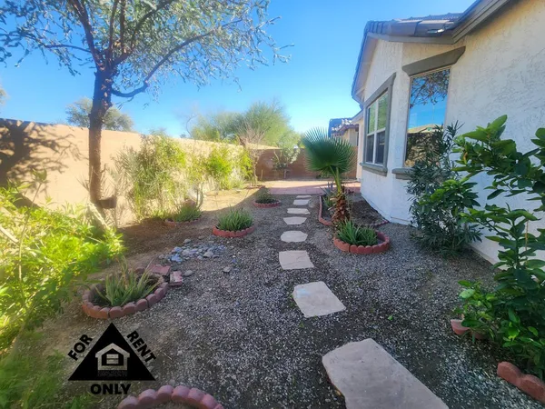 $2,200 | 7239 North 89th Drive, Glendale, AZ 85305