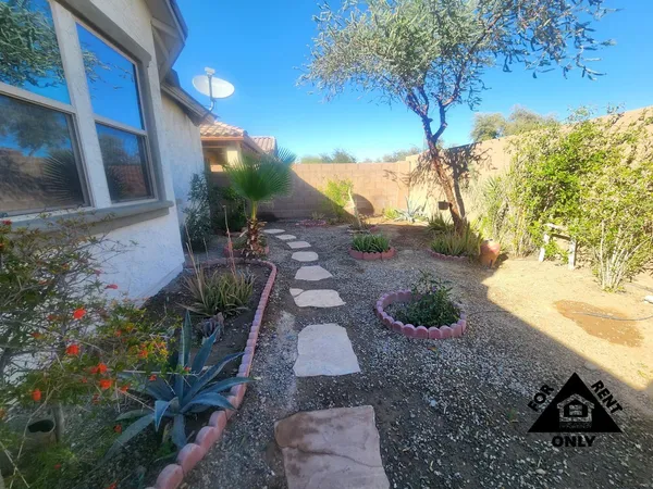 $2,200 | 7239 North 89th Drive, Glendale, AZ 85305