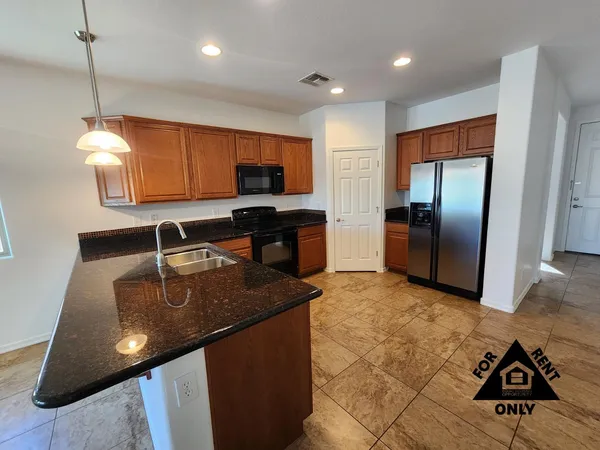 $2,200 | 7239 North 89th Drive, Glendale, AZ 85305