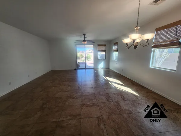$2,200 | 7239 North 89th Drive, Glendale, AZ 85305