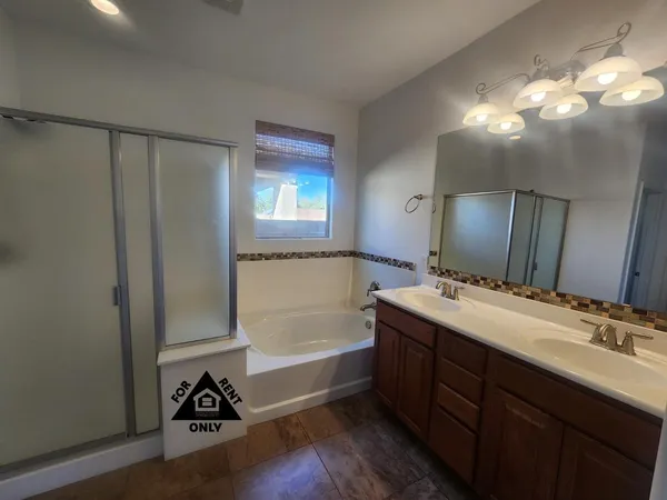 $2,200 | 7239 North 89th Drive, Glendale, AZ 85305