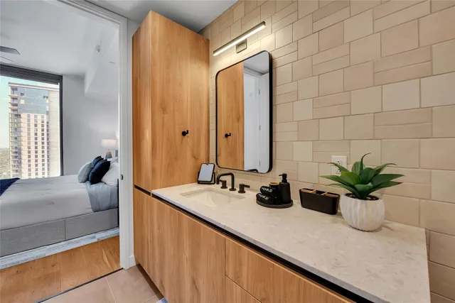 $3,600 | 84 East Avenue, Unit 3208, Austin, TX 78701
