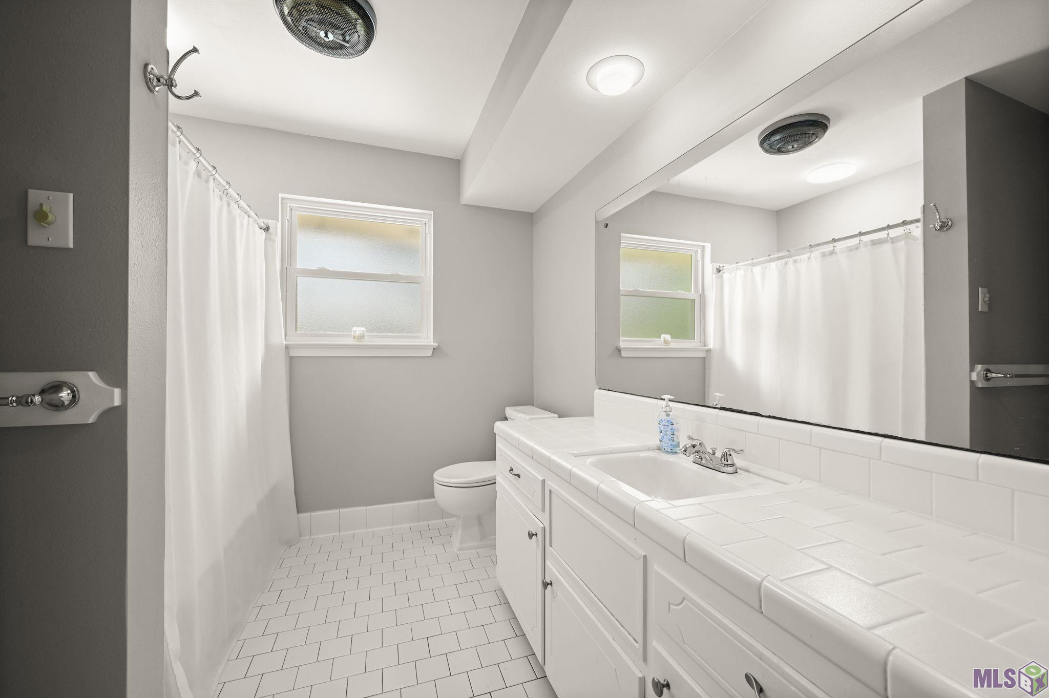 1085 Braeburn Drive Baton Rouge, LA 70815 - Photo 10 of 27 Downstairs Bathroom