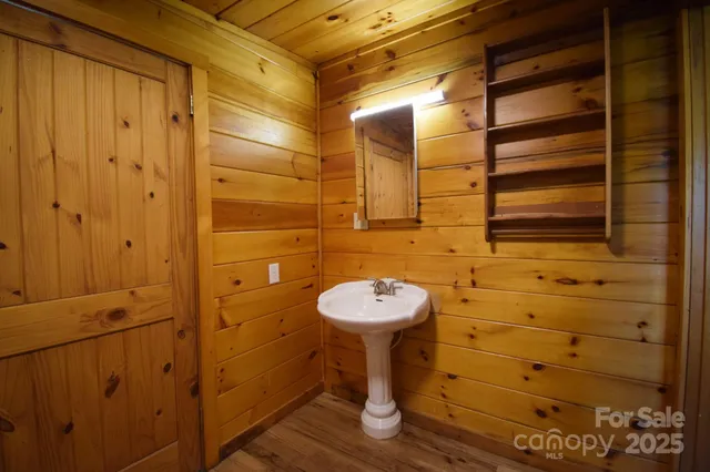 a view of walk in closet