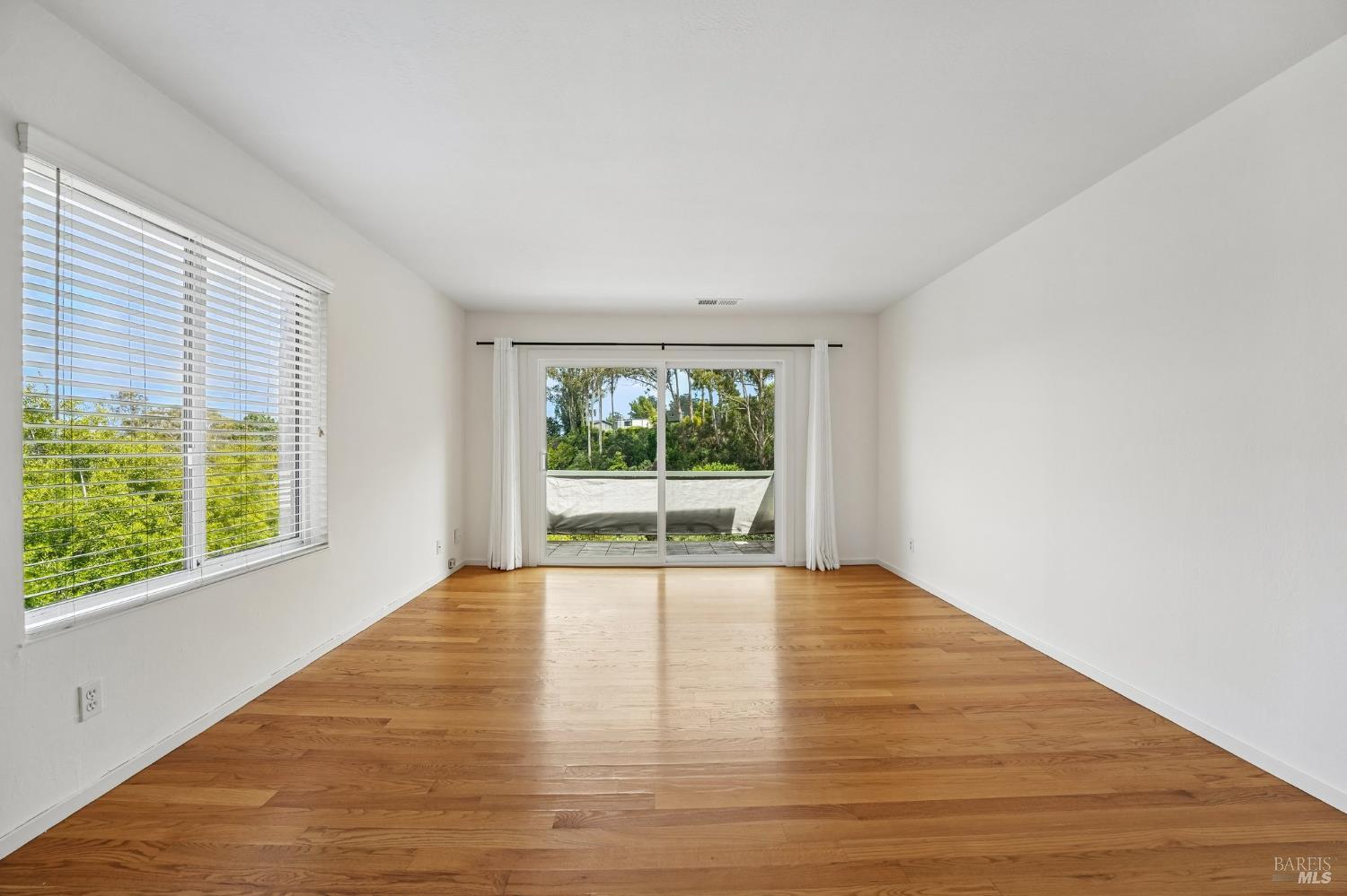 16 Anchorage Road Sausalito, CA 94965 - Photo 4 of 32