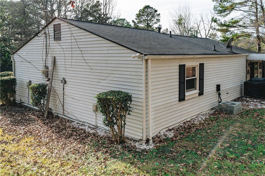 3184 Newcastle Way Snellville, GA 30039 - Photo 4 of 36 a backyard of a house with plants and trees