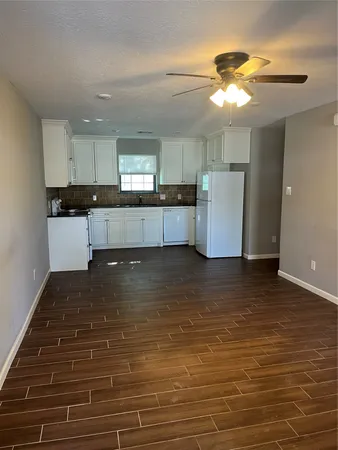 $1,300 | 18222 Bonnie Alice Drive, Unit B, Montgomery, TX 77316