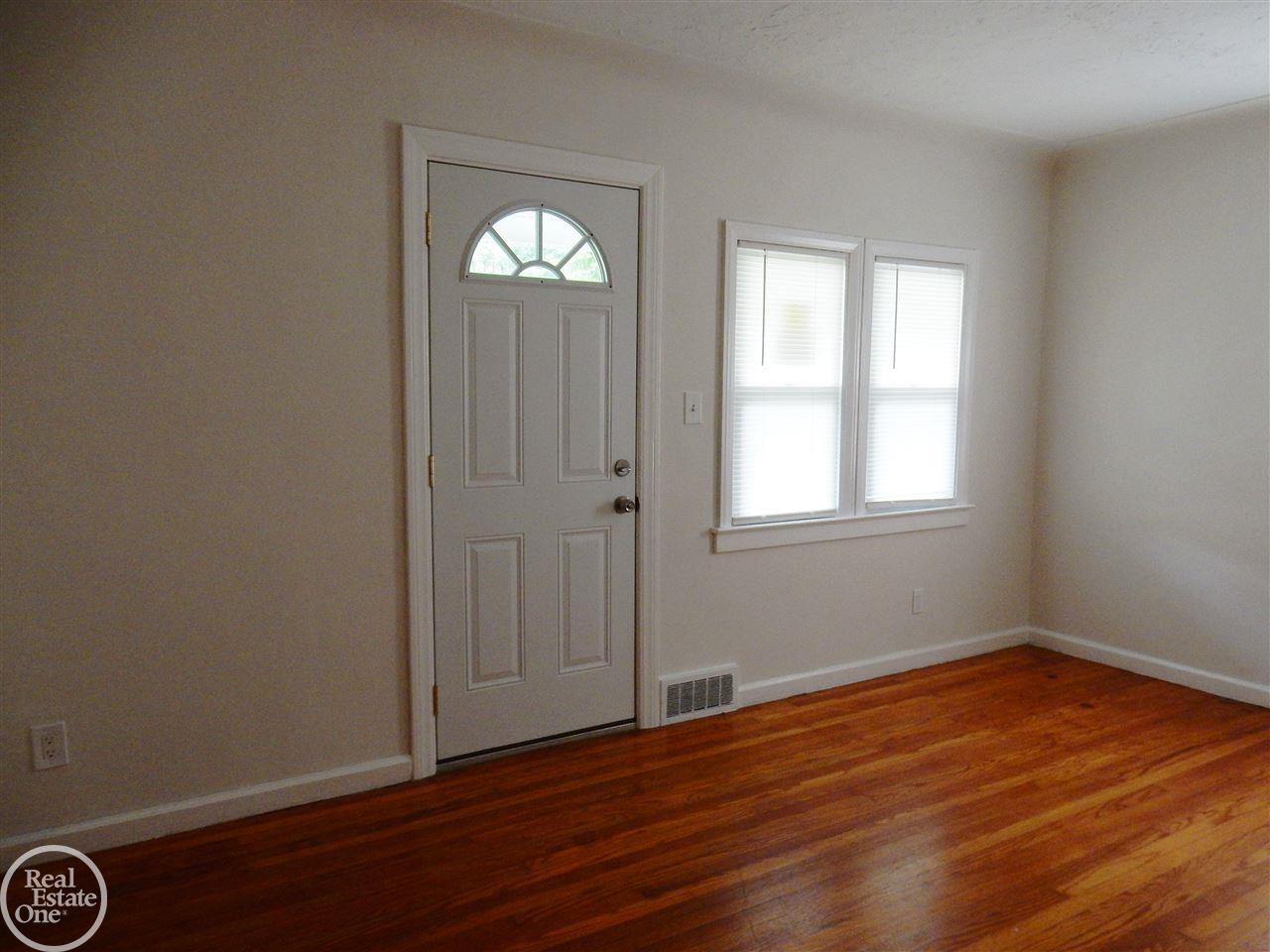 25571 Peter Kaltz Road Warren, MI 48091 - Photo 4 of 35 50027877-3.JPG