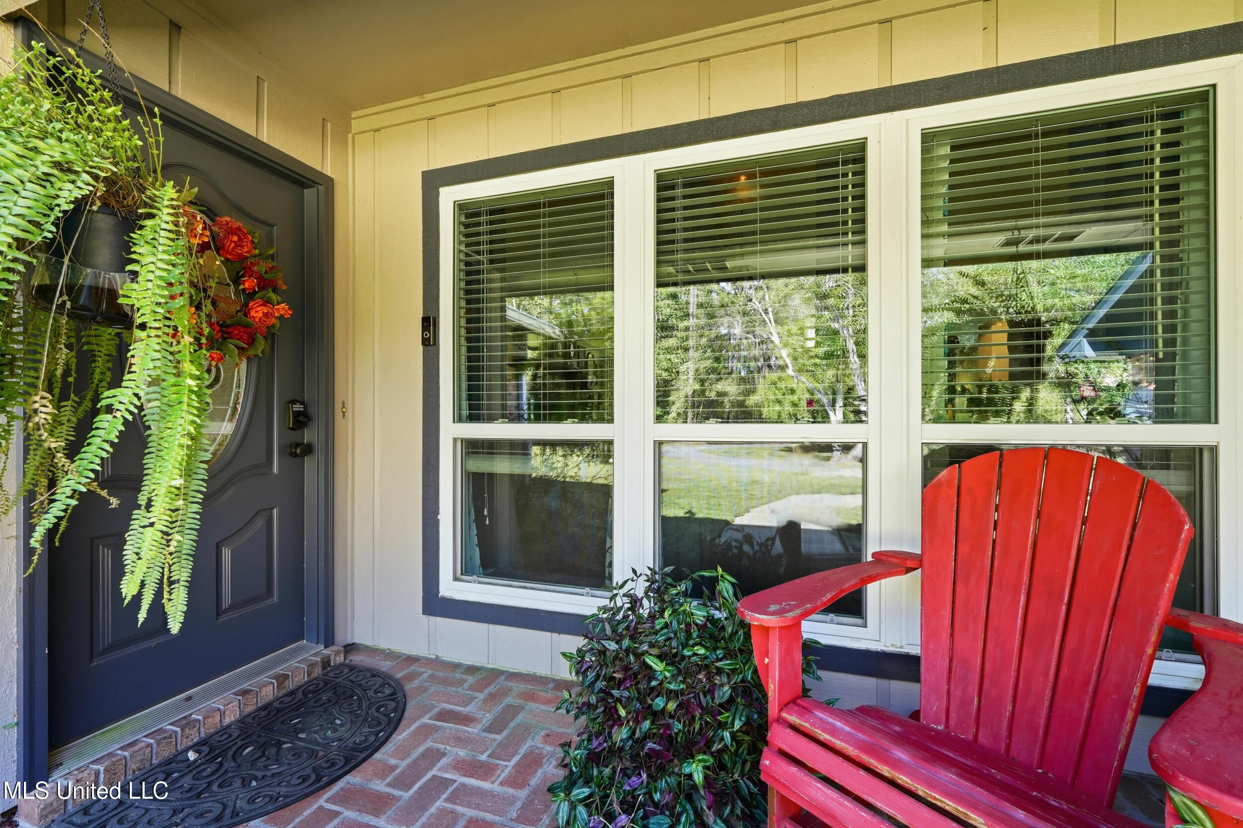 192 Sycamore Road Carriere, MS 39426 - Photo 6 of 48 6_entry exterior