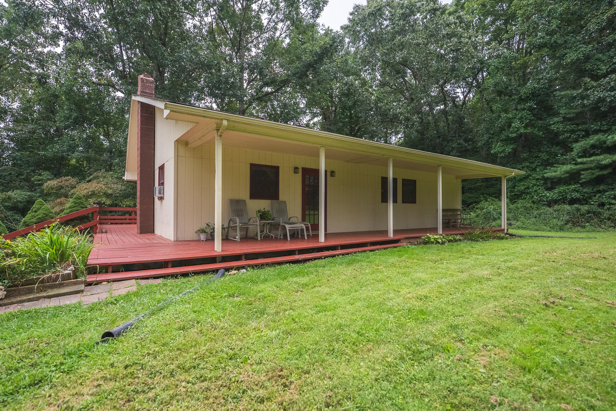 a view of a house with backyard porch and garden