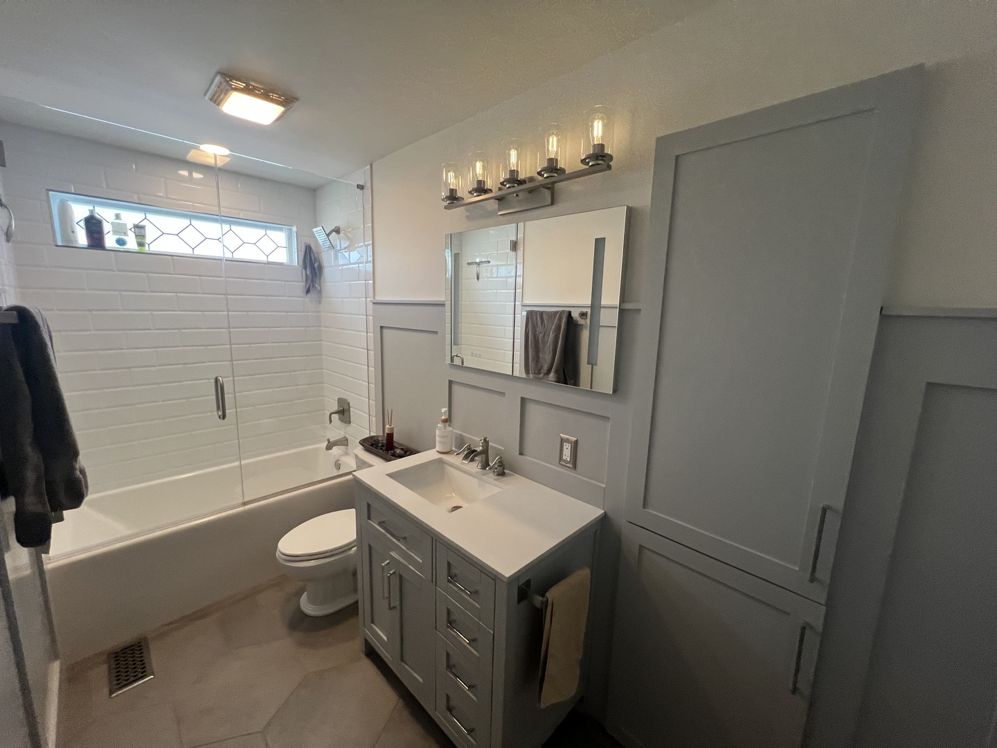 7830 Westview Lane Woodridge, IL 60517 - Photo 14 of 26 a bathroom with a double vanity sink toilet mirror and bathtub