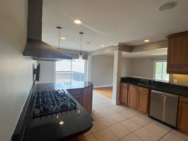 $2,700 | 7830 Westview Lane, Woodridge, IL 60517