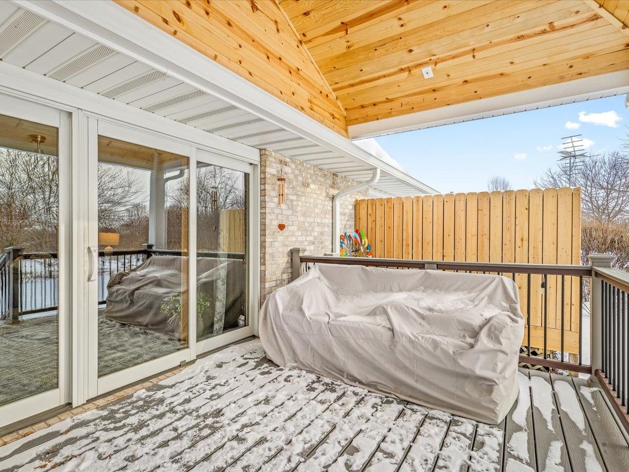968 Falcon Point Place Rockton, IL 61072 - Photo 33 of 38 a bed sitting in front of a window