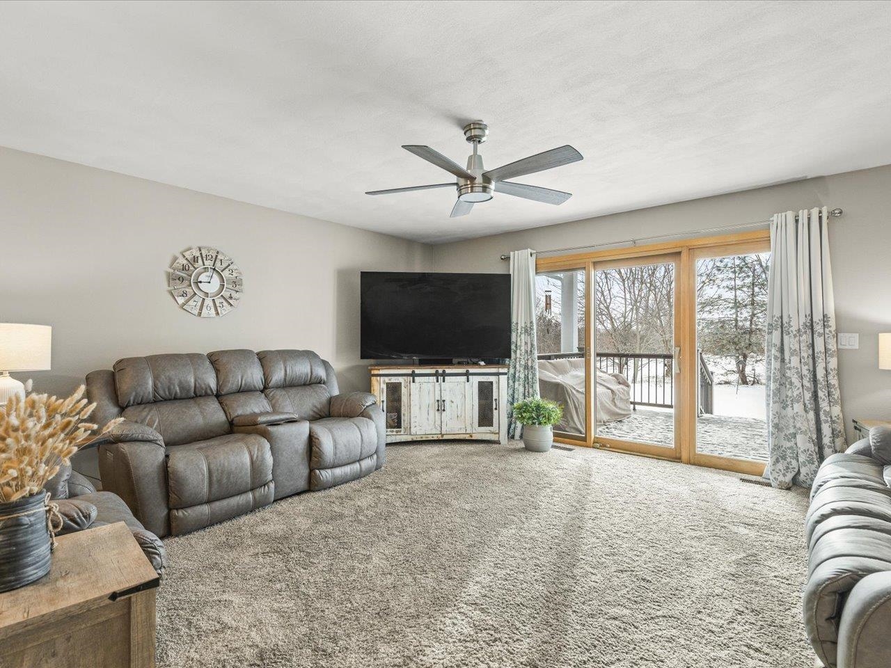 968 Falcon Point Place Rockton, IL 61072 - Photo 5 of 38 a living room with furniture and a flat screen tv