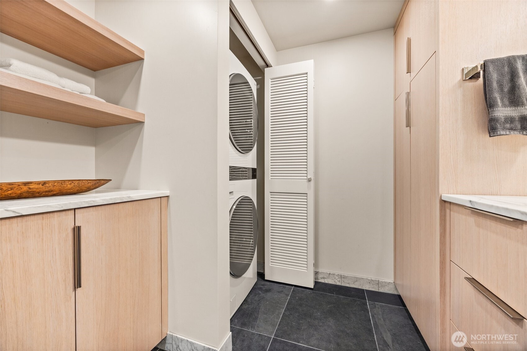 13526 Northshire Road Northwest Seattle, WA 98177 - Photo 29 of 40 a view of walk in closet
