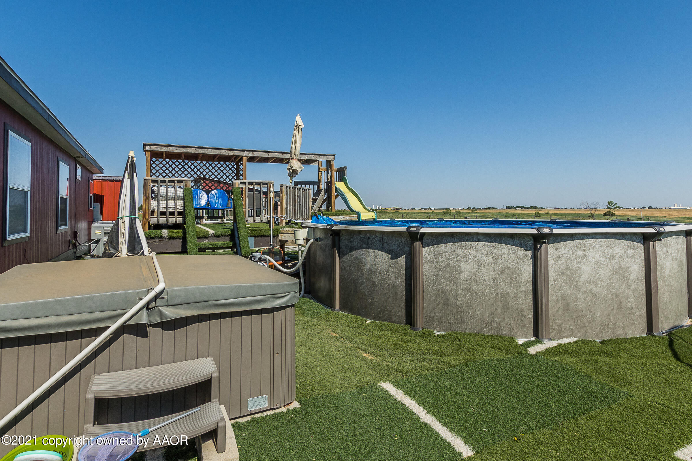 674 Plantation Road Amarillo, TX 79118 - Photo 29 of 35 029_Pool and Jacuzzi