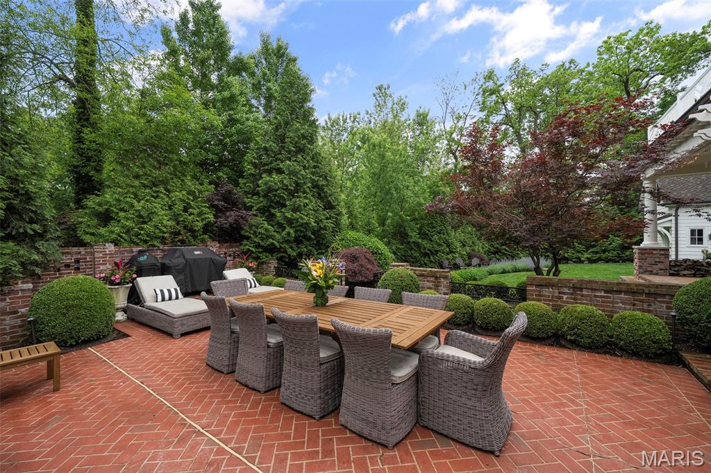 20 Picardy Lane Ladue, MO 63124 - Photo 34 of 38