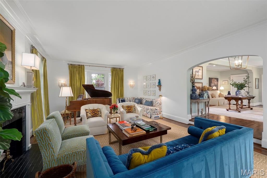 20 Picardy Lane Ladue, MO 63124 - Photo 5 of 38