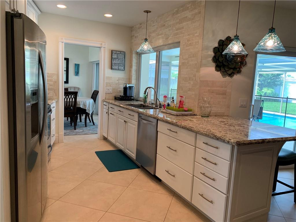 565 Northwest 11th Avenue Boca Raton, FL 33486 - Photo 4 of 21 Photo 4