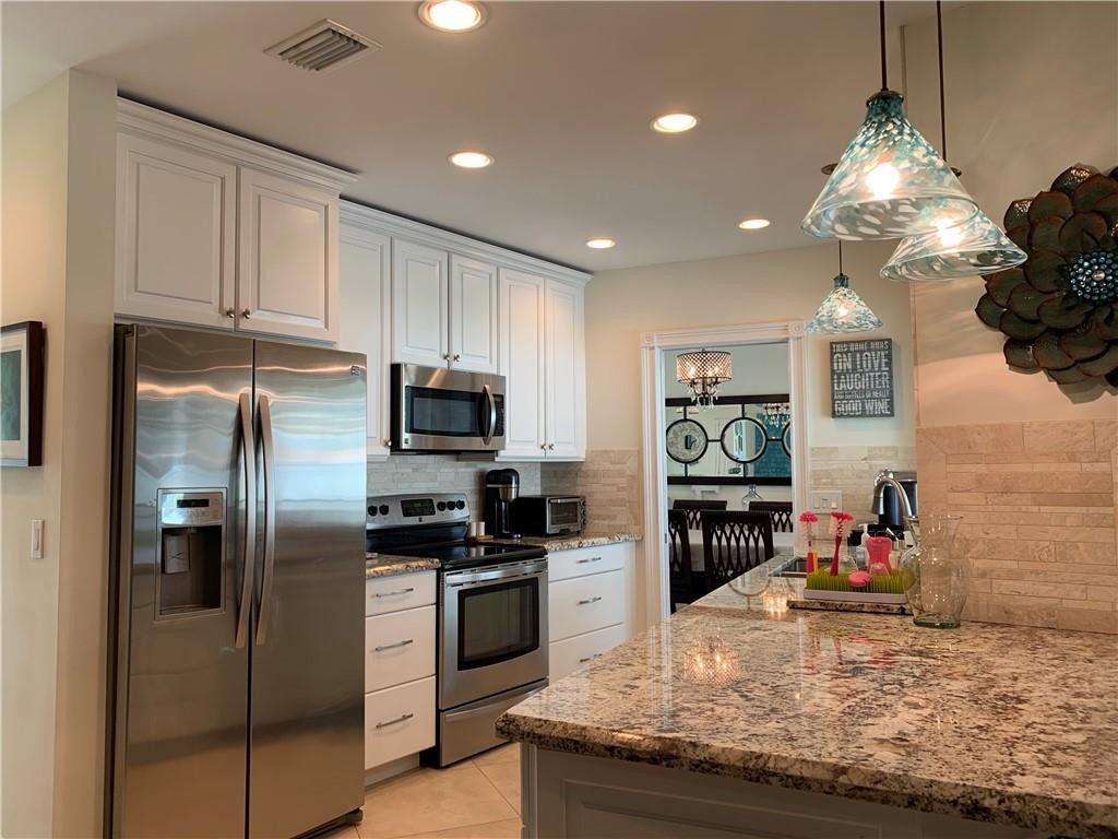 565 Northwest 11th Avenue Boca Raton, FL 33486 - Photo 5 of 21 Photo 5