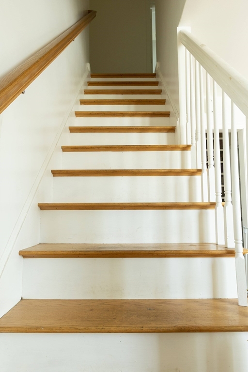 25 Beaconsfield Street Lawrence, MA 01843 - Photo 13 of 36 a view of entryway