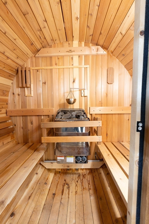 25 Beaconsfield Street Lawrence, MA 01843 - Photo 7 of 36 a view of en suite bathroom with toilet