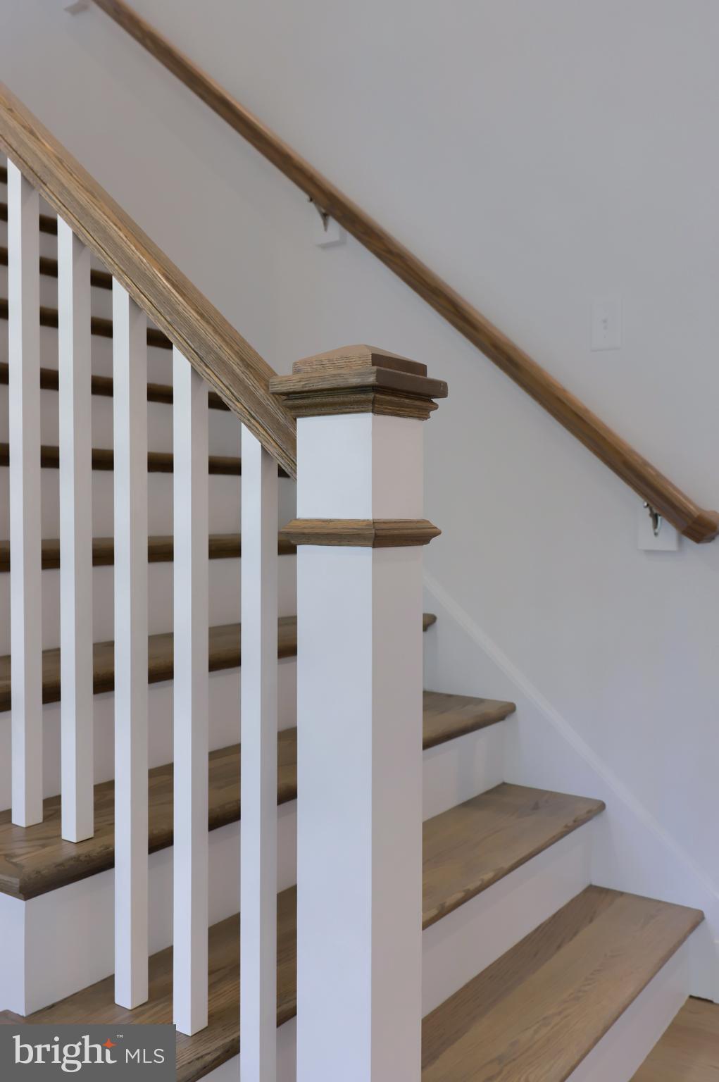 47 Vista Court Lititz, PA 17543 - Photo 25 of 65 Stairway details