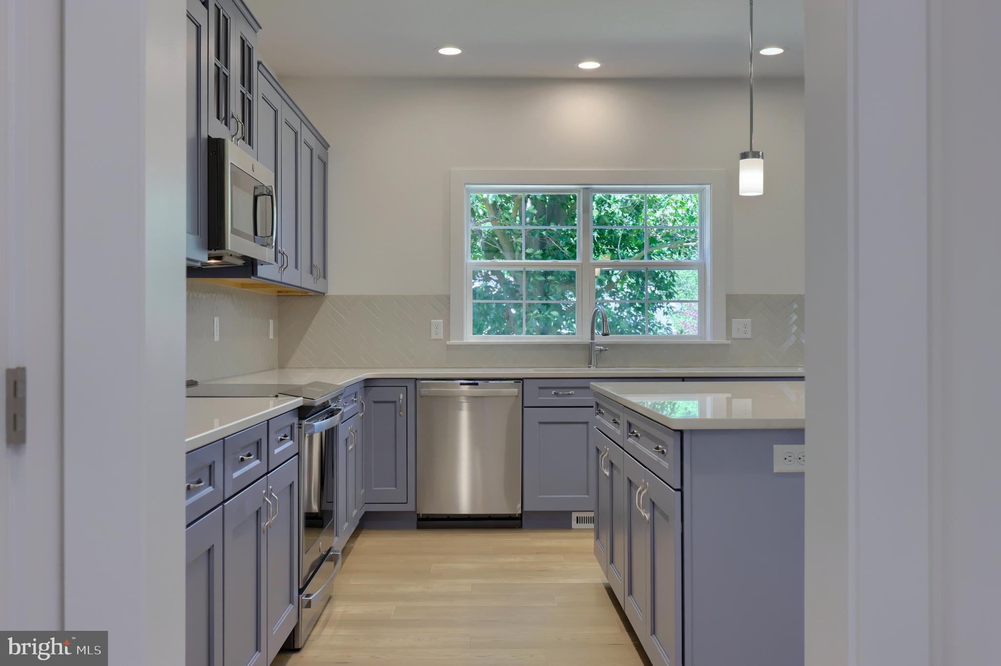 47 Vista Court Lititz, PA 17543 - Photo 31 of 65 View into kitchen from mudroom