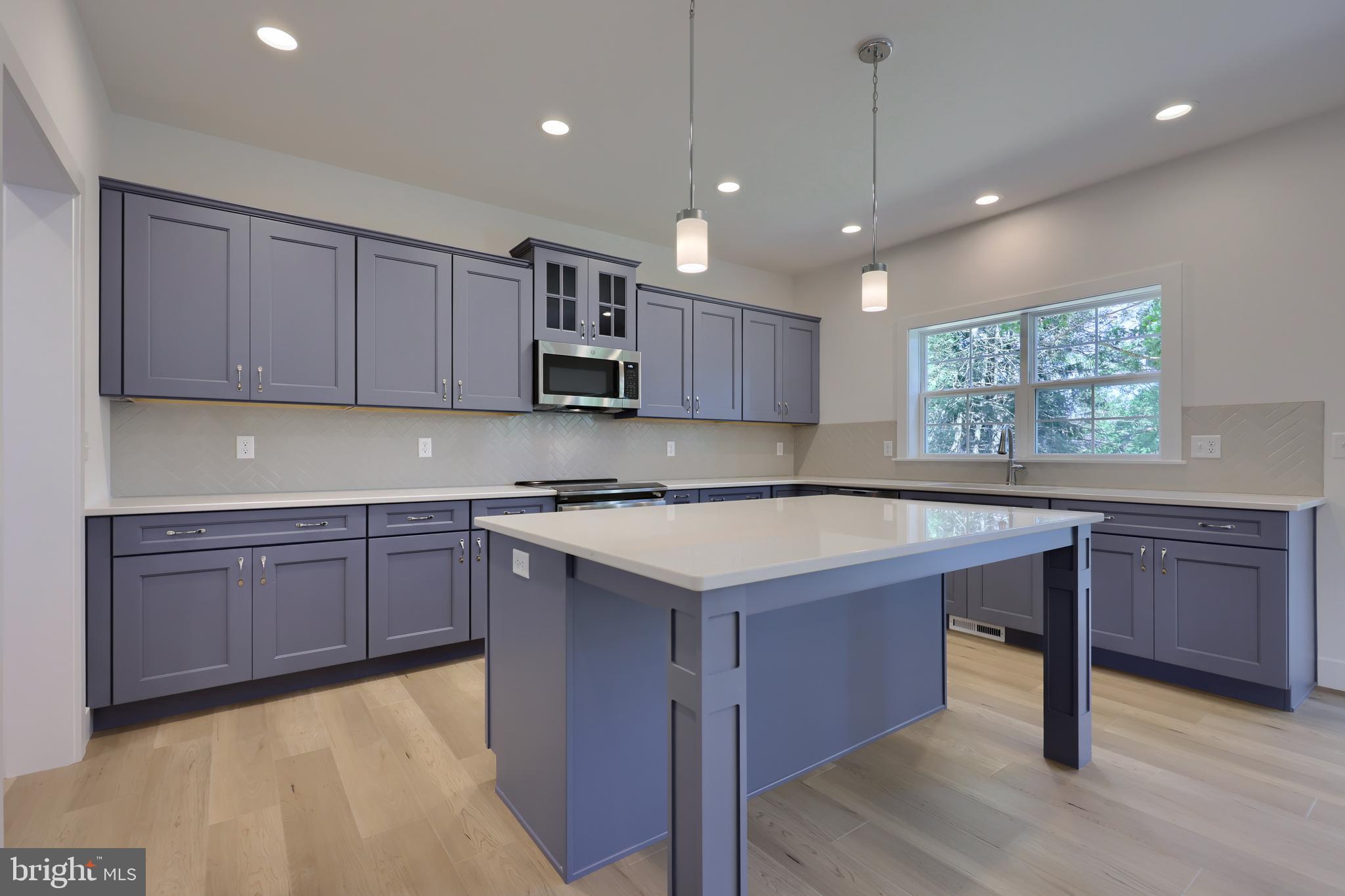 47 Vista Court Lititz, PA 17543 - Photo 32 of 65 Large kitchen island