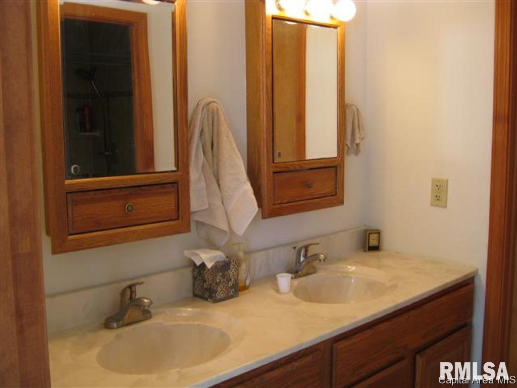 1085 Klor Road Buffalo, IL 62515 - Photo 9 of 12 Gallery Image 9