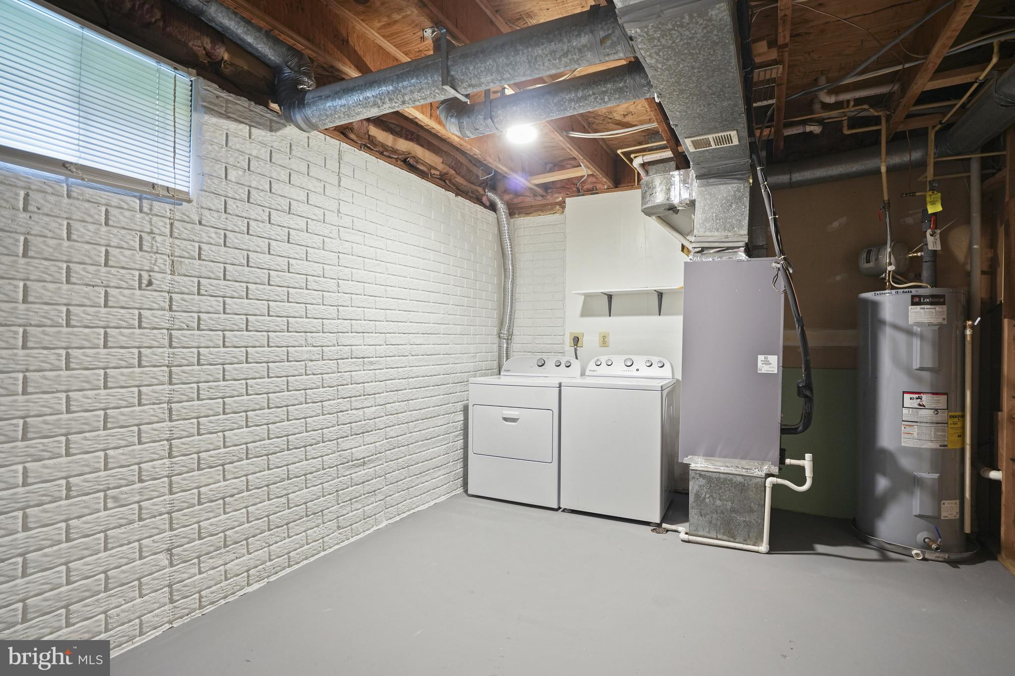 3823 9th Road South Arlington, VA 22204 - Photo 28 of 40 a utility room with dryer and washer