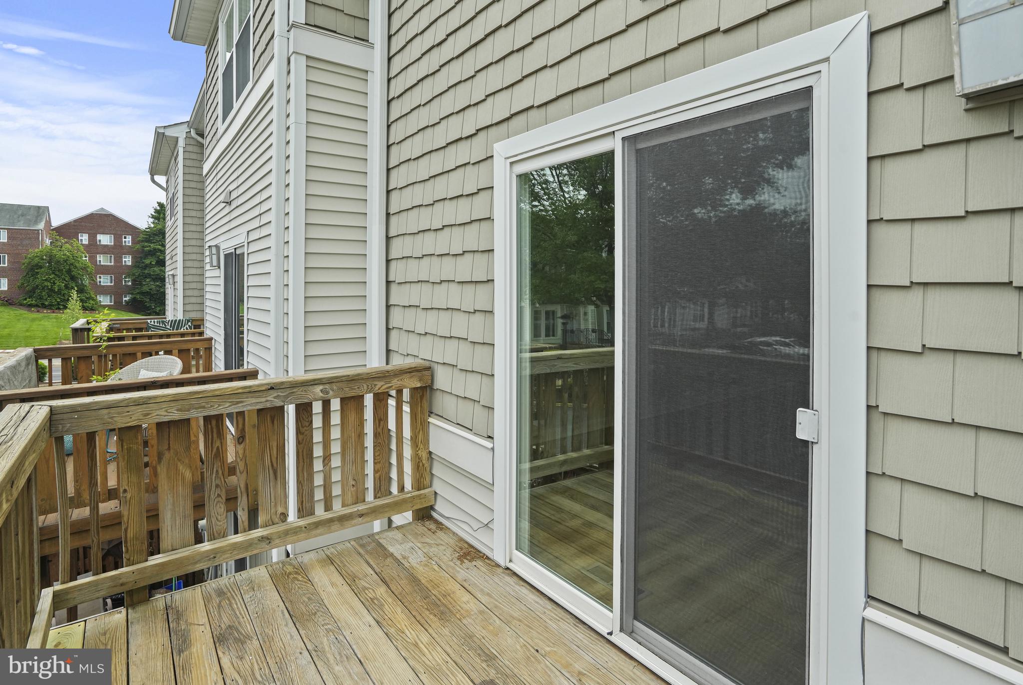 3823 9th Road South Arlington, VA 22204 - Photo 30 of 40 a view of balcony with small space