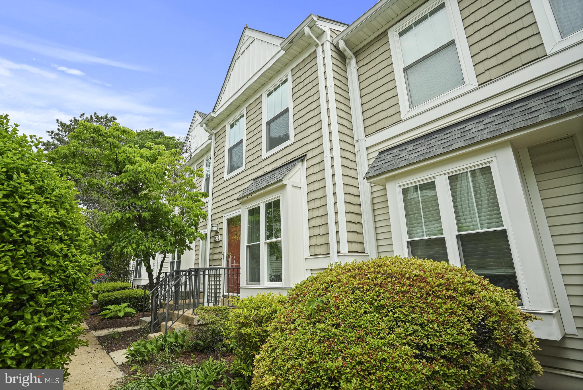 3823 9th Road South Arlington, VA 22204 - Photo 37 of 40 front view of a building