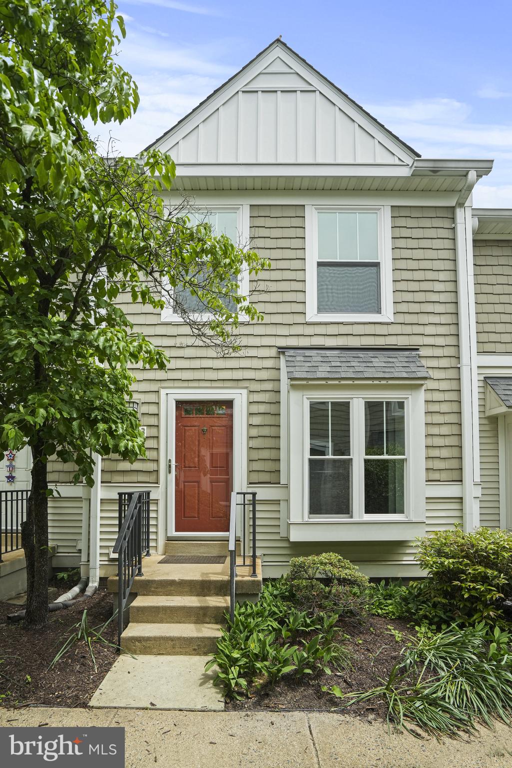 3823 9th Road South Arlington, VA 22204 - Photo 38 of 40 a front view of a house with a yard
