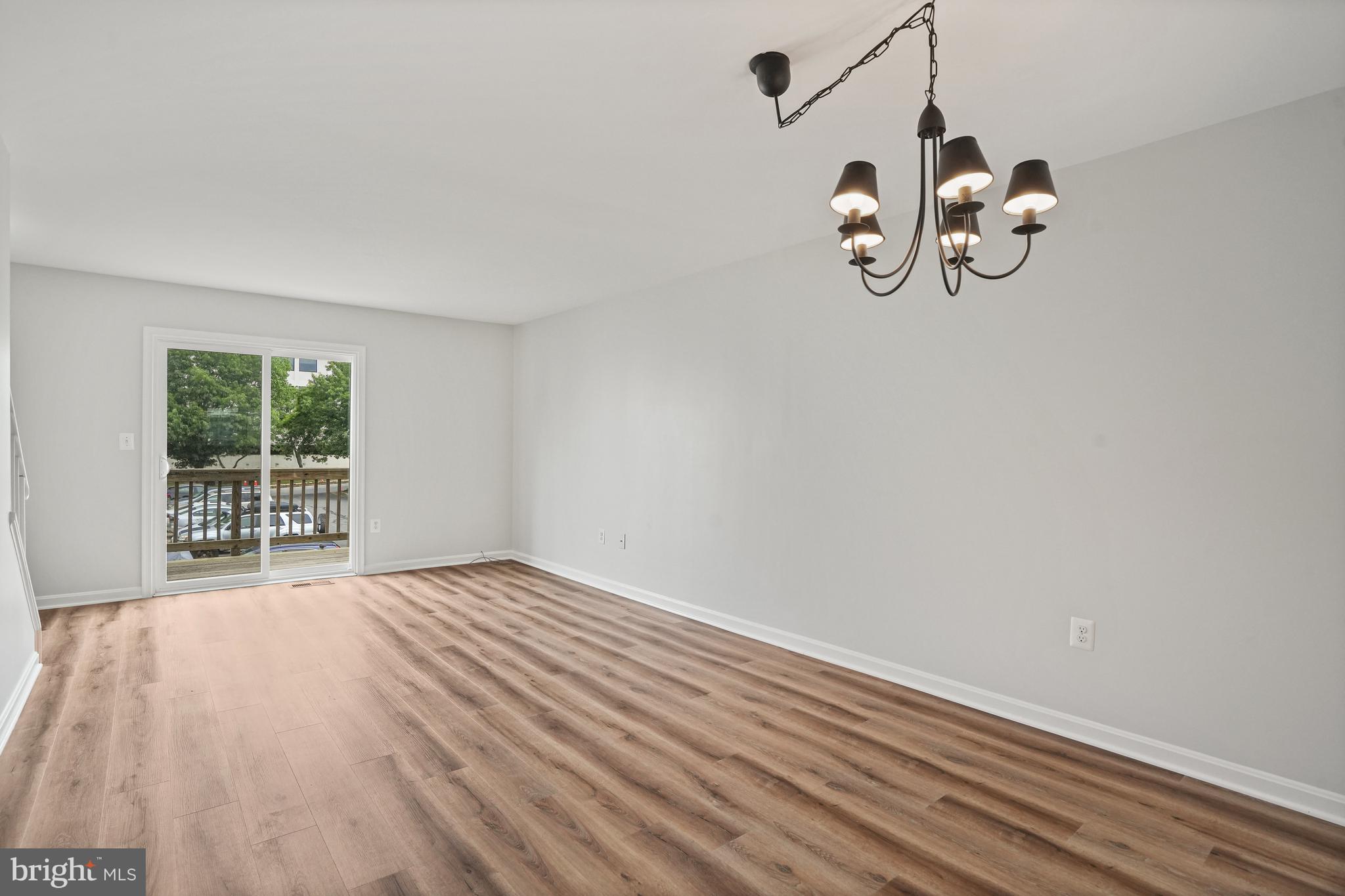 3823 9th Road South Arlington, VA 22204 - Photo 6 of 40 an empty room with windows