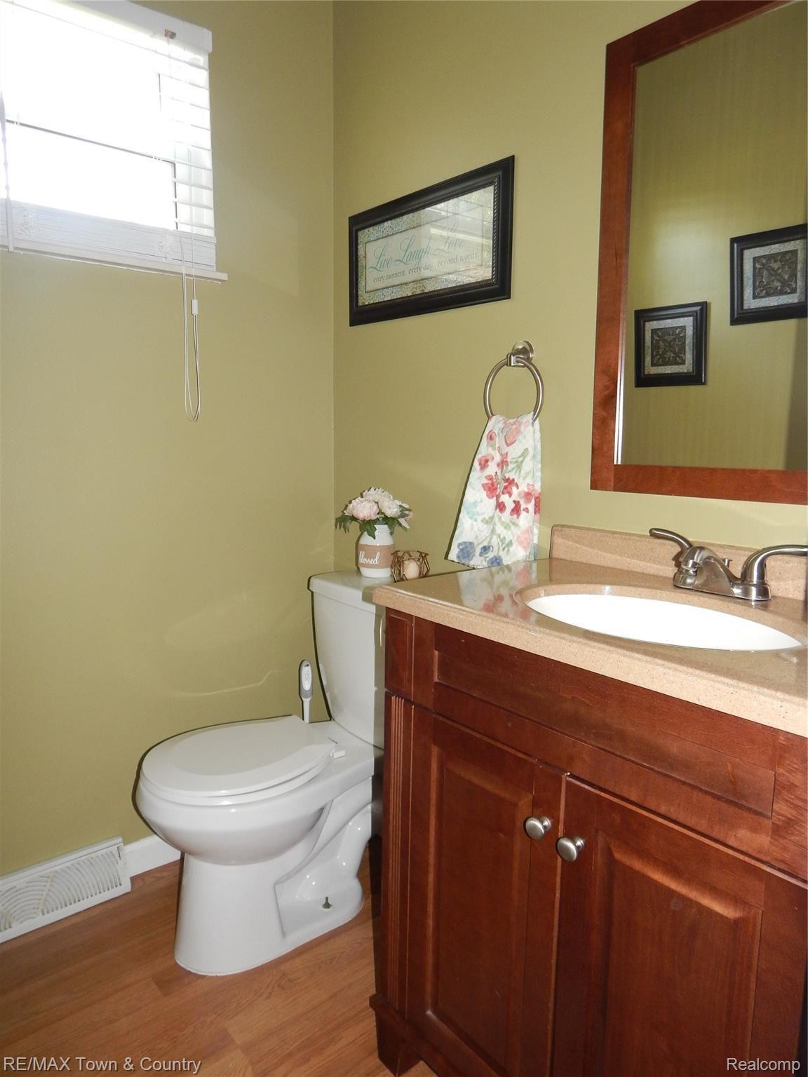 9113 West Frances Road Flushing, MI 48433 - Photo 20 of 47 DSCN1532.JPG