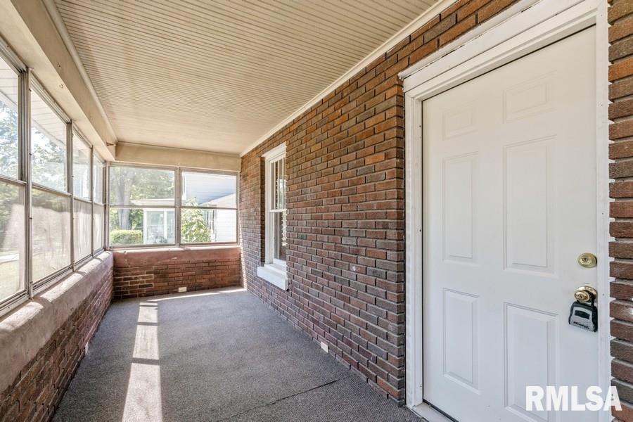 3026 Cleveland Street Clinton, IA 52732 - Photo 2 of 30 Gallery Image 2