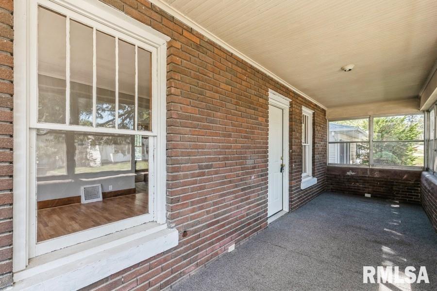 3026 Cleveland Street Clinton, IA 52732 - Photo 3 of 30 Gallery Image 3