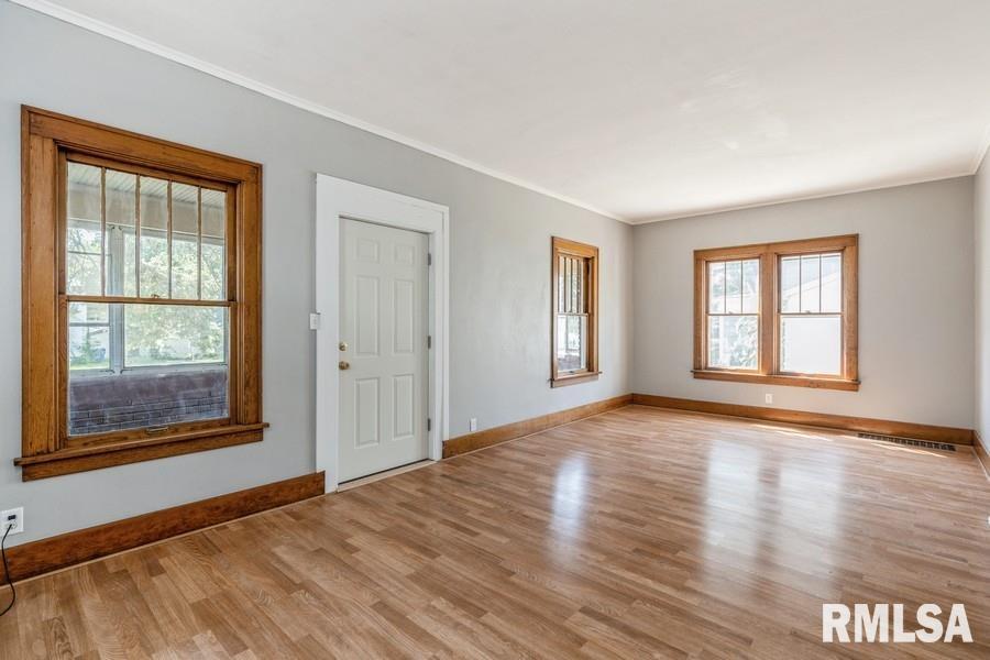 3026 Cleveland Street Clinton, IA 52732 - Photo 5 of 30 Gallery Image 5