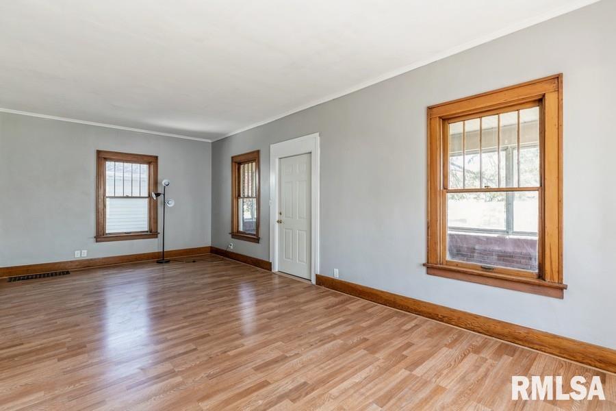 3026 Cleveland Street Clinton, IA 52732 - Photo 6 of 30 Gallery Image 6
