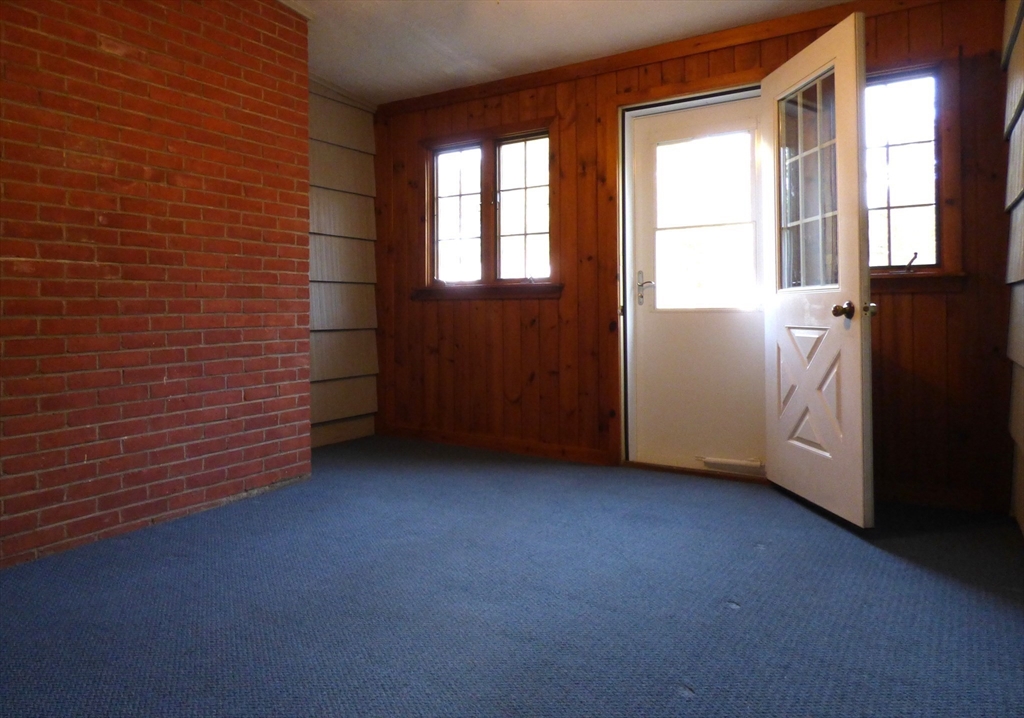 96 Winding Lane Springfield, MA 01118 - Photo 5 of 29 Gallery Image 5