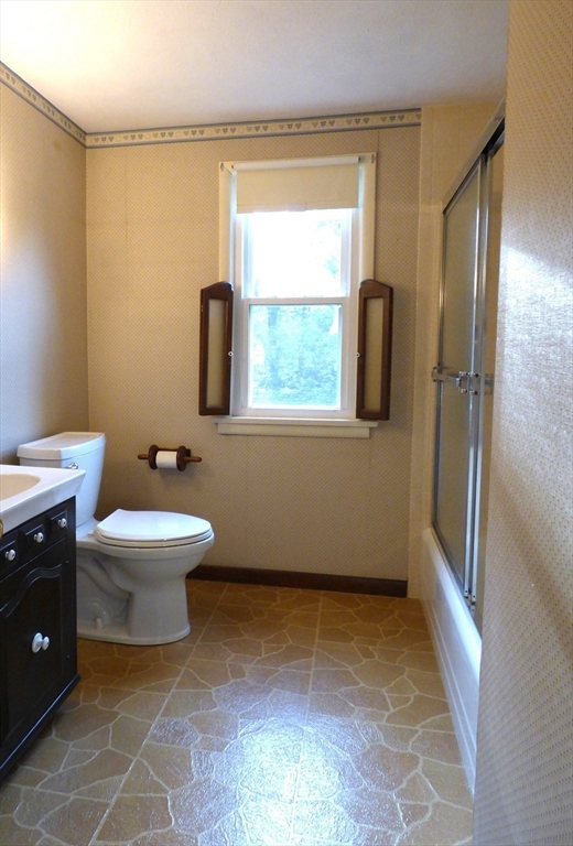 96 Winding Lane Springfield, MA 01118 - Photo 10 of 29 Gallery Image 10