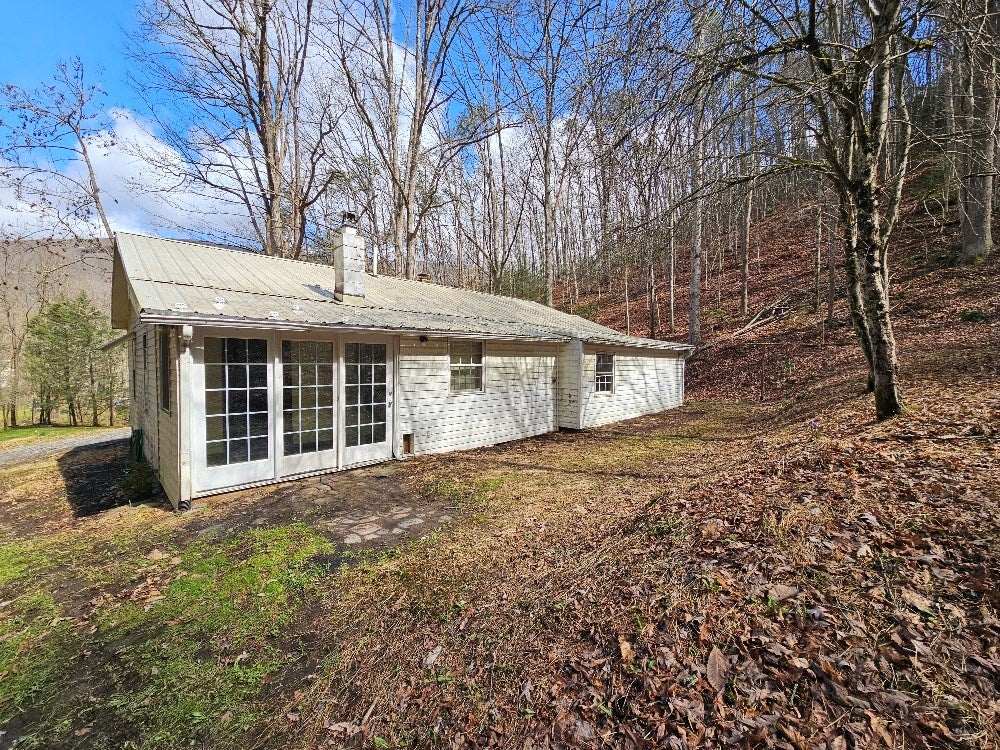 32014 Poor Valley Road Saltville, VA 24370 - Photo 4 of 21 Gallery Image 4
