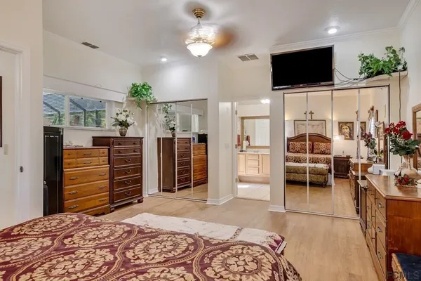 a view of a livingroom with furniture