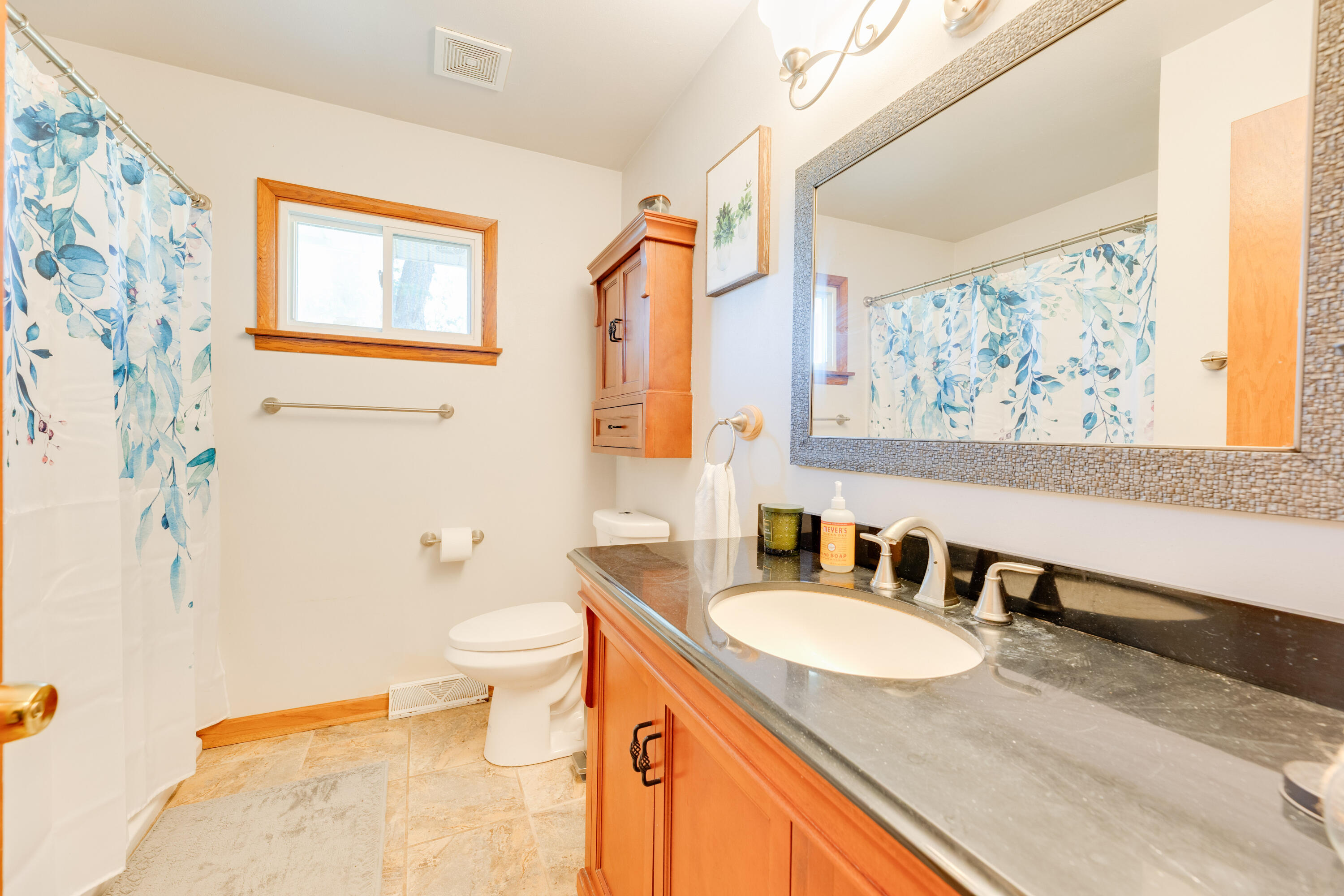 213 West State Road North Prairie, WI 53153 - Photo 20 of 37 Updated full bath