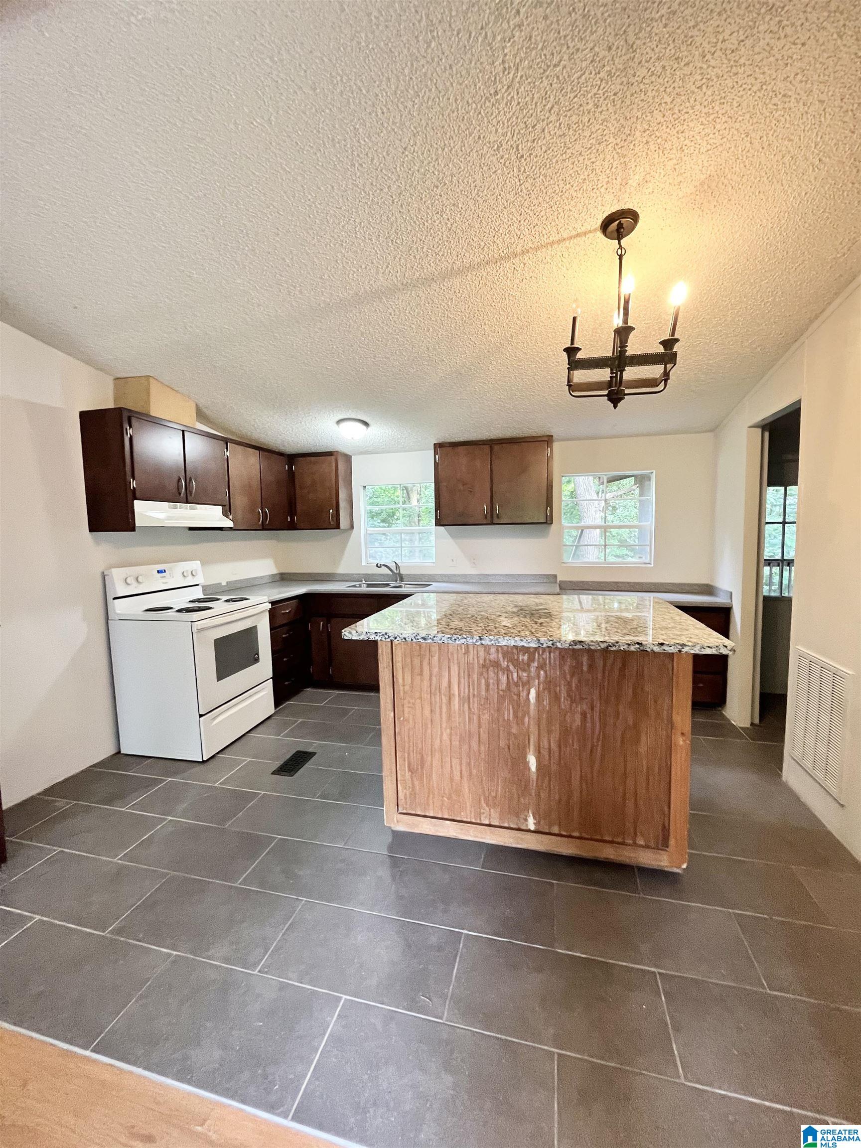 277 Maylene Drive Alabaster, AL 35114 - Photo 4 of 12
