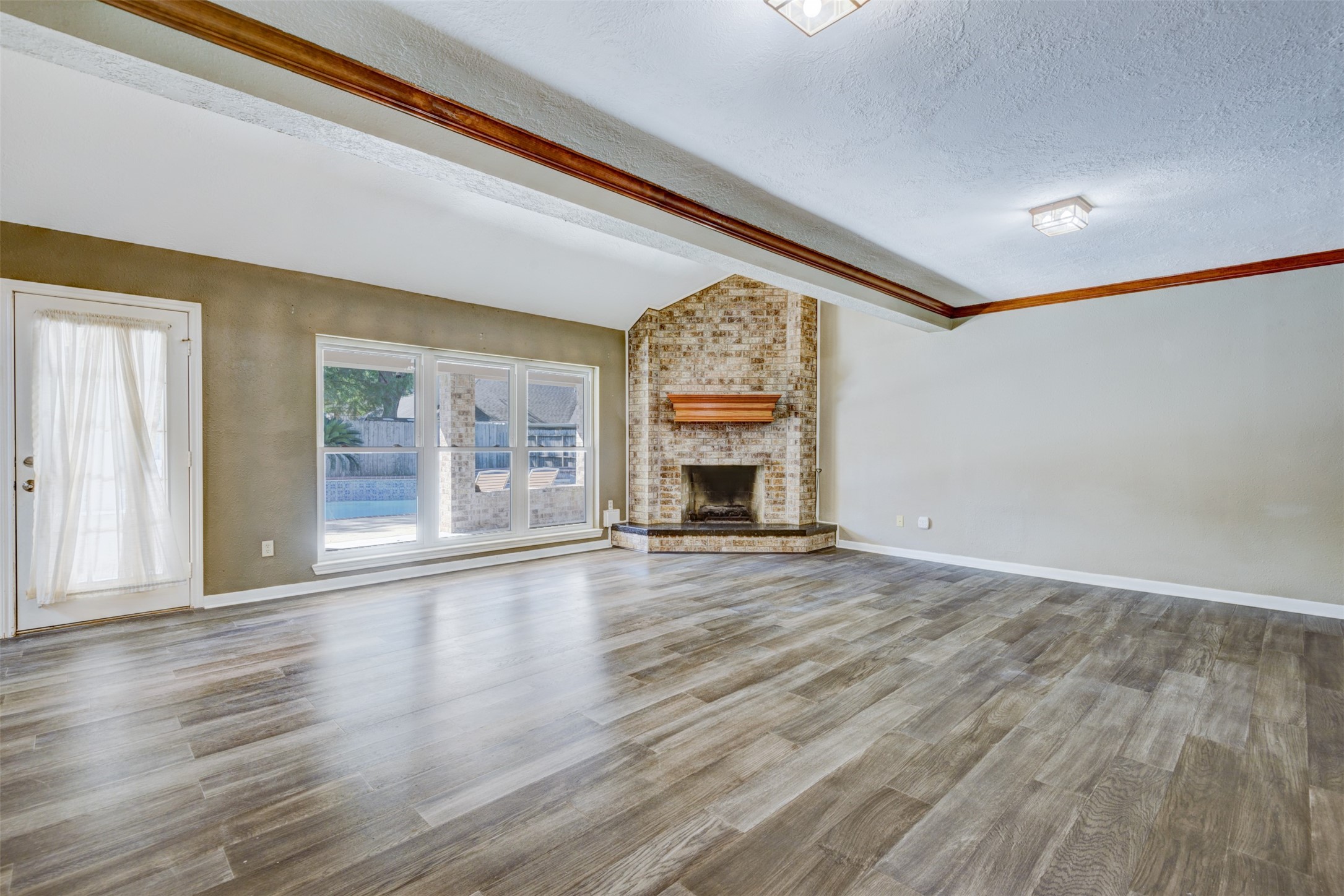 6502 Inverness Way Pasadena, TX 77505 - Photo 7 of 31 Gallery Image 7